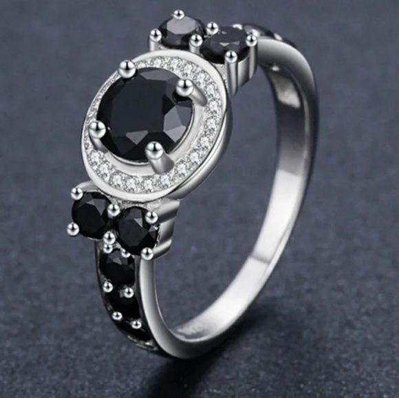 Jewelry - NWOT Cz & Black Spinel Ring Size 7